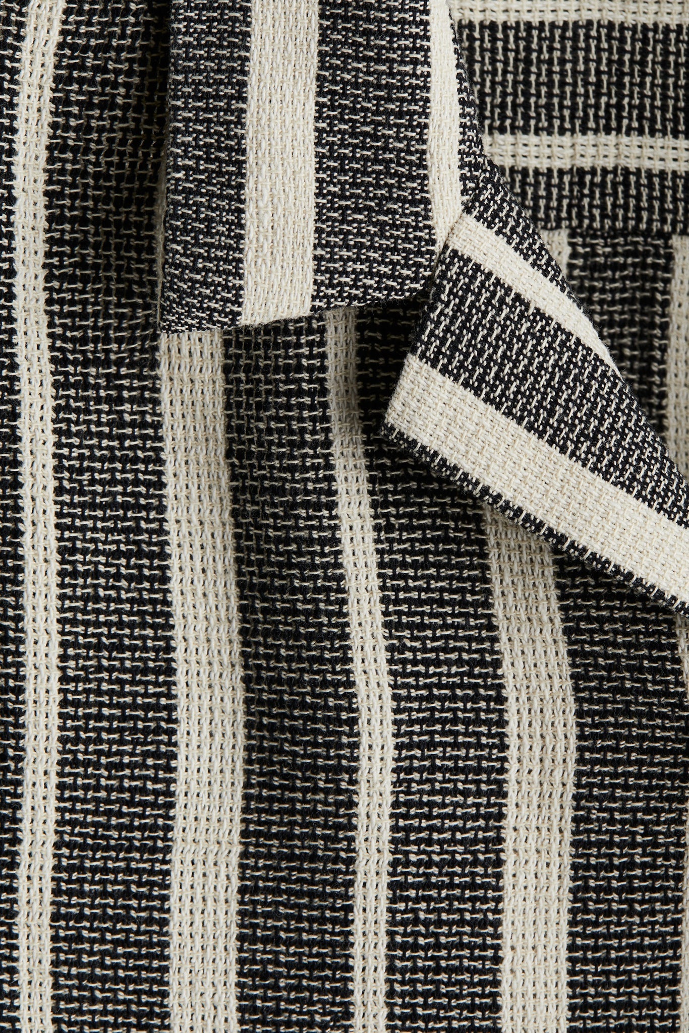 H&M REGULAR FIT TEXTURED RESORT SHIRT
